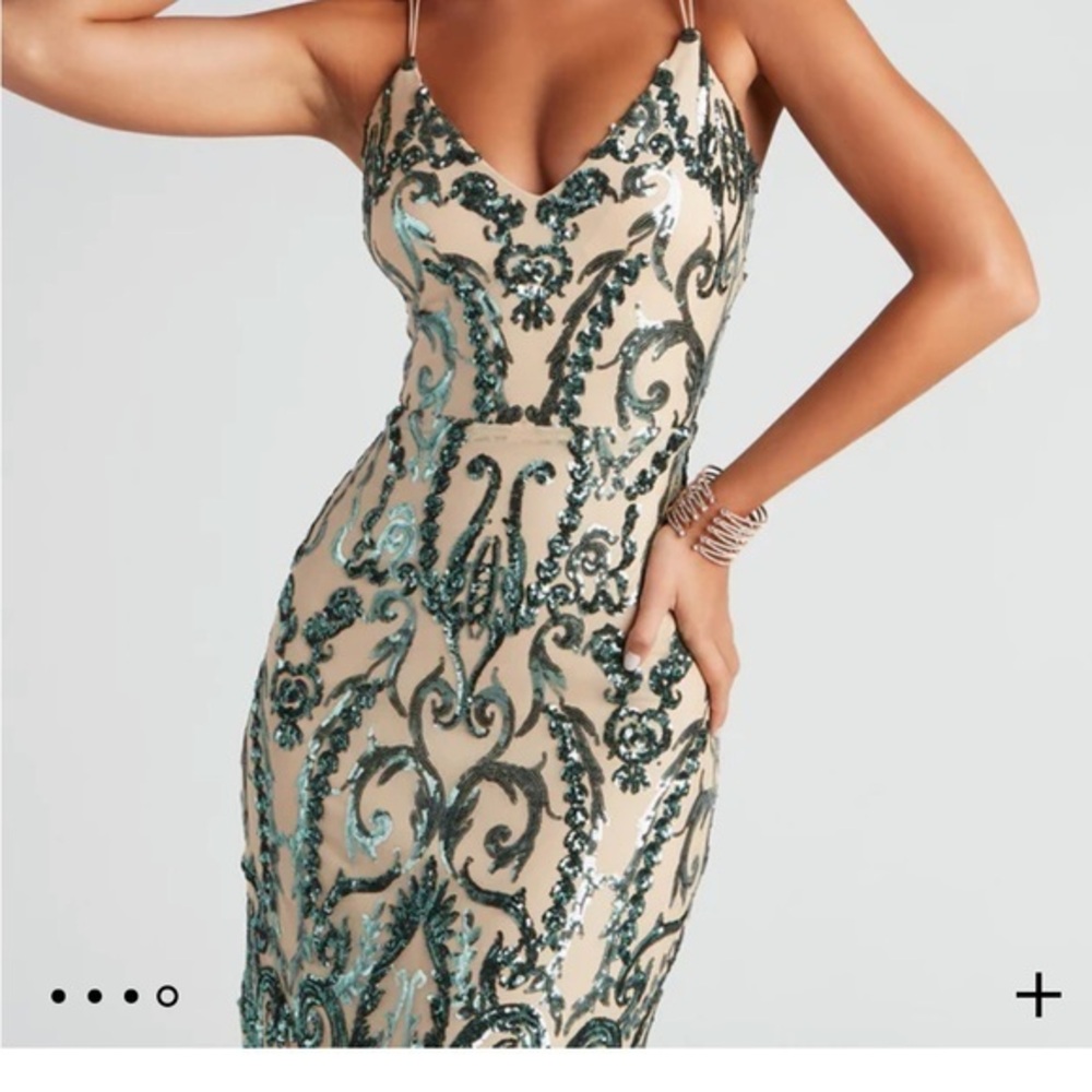 BNWT  Windsor Natalie Sequin Scroll Formal Dress. SOLD OUT on website.
